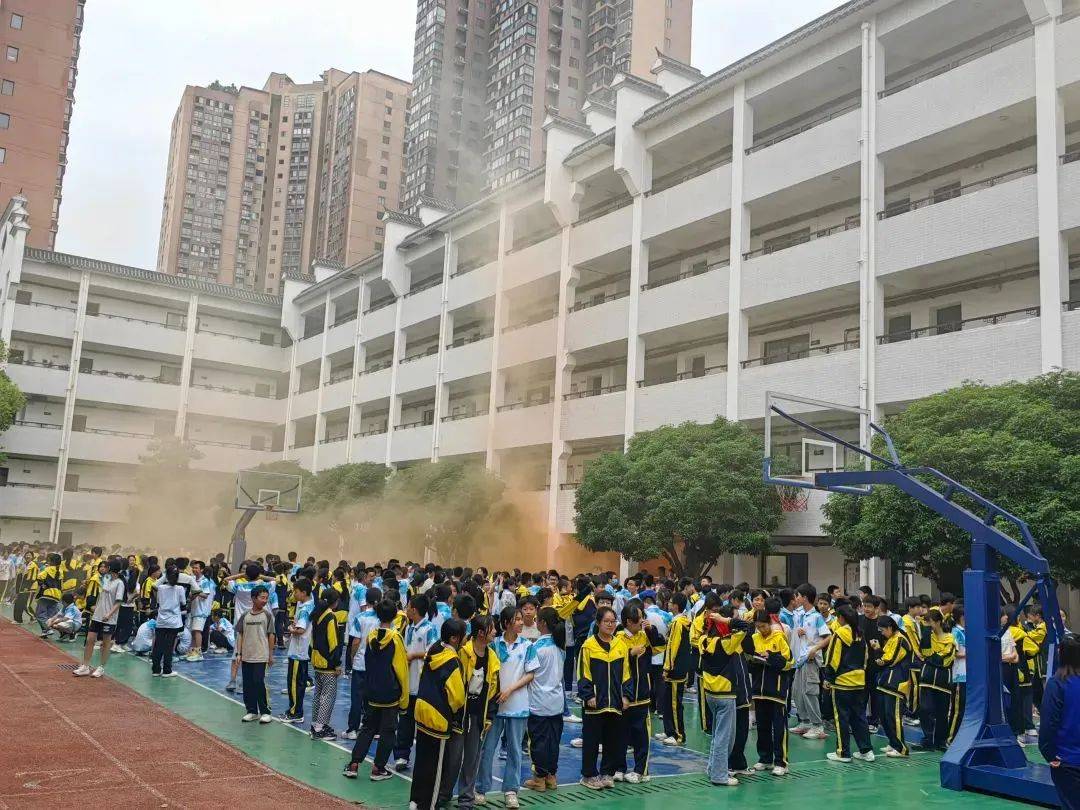 江铃学校南昌三中青云谱校区洪都小学师大博文学校消防安全 重于泰山