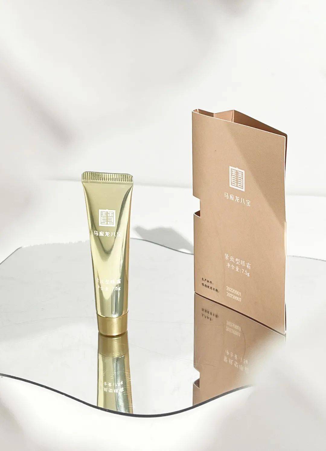 非遗八宝方 多重磅明星成分>唤醒胶原蛋白,传统精华 现代科技的结合,>