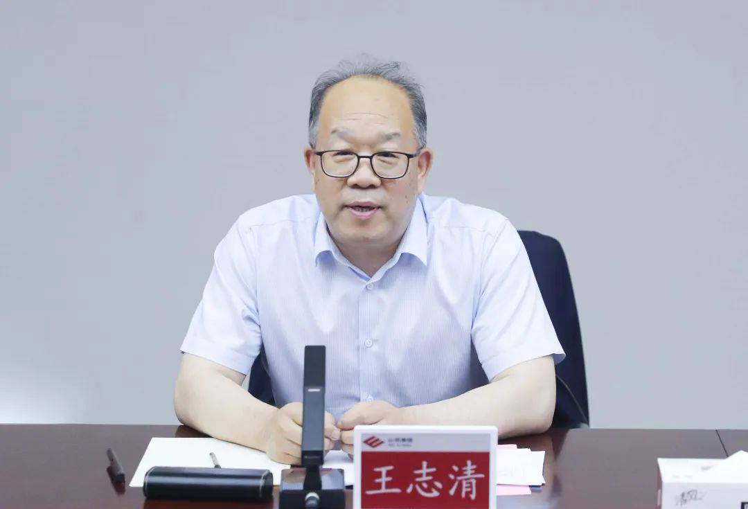 张宝才对客人到访表示欢迎,并简要介绍了企业近期情况.