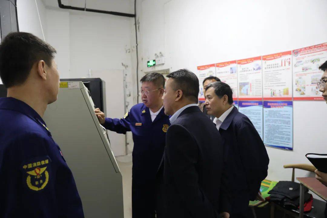 吴峰一行对我县"消防安全"工作情况进行调研