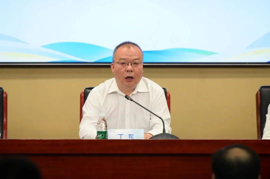 体育的盛会 人民的节日 欢乐的海洋——第一届全国