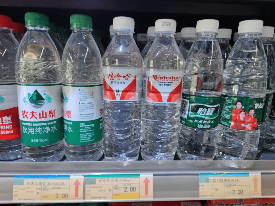 农夫山泉打到怡宝家门口_娃哈哈_包装_饮用水