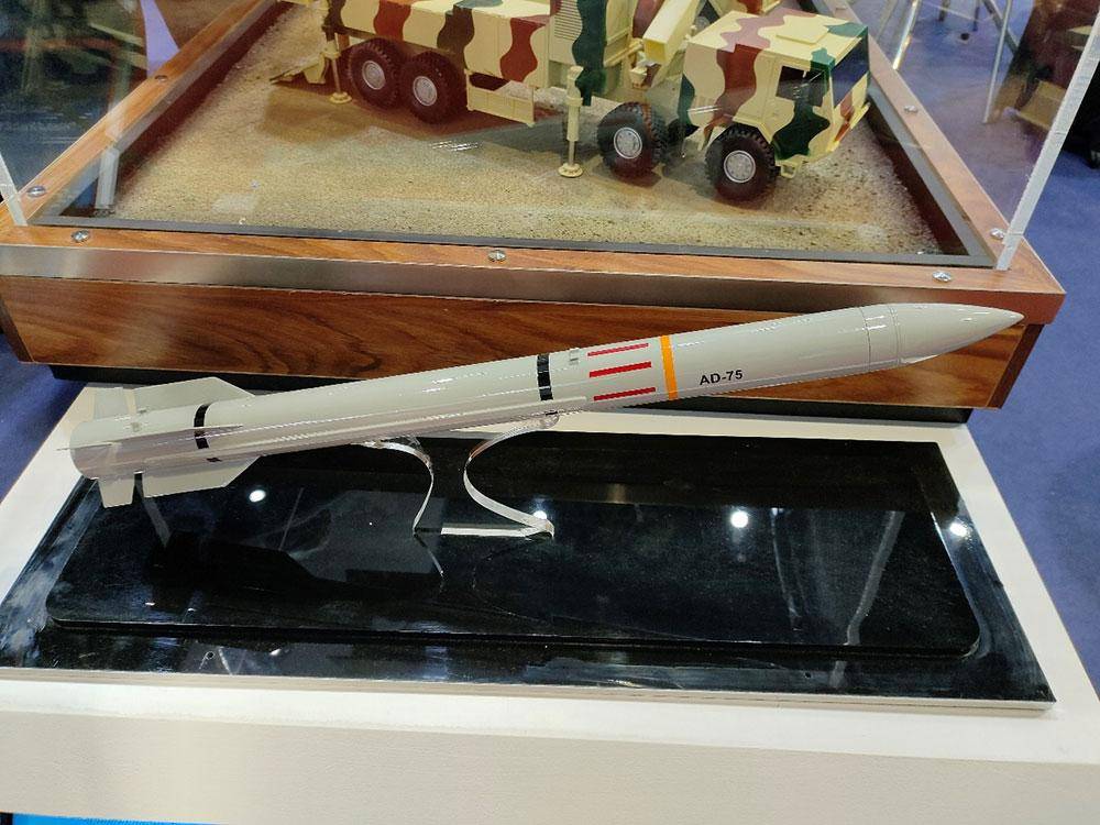 ad-75防空导弹最大射程75千米.og-29反坦克火箭筒.