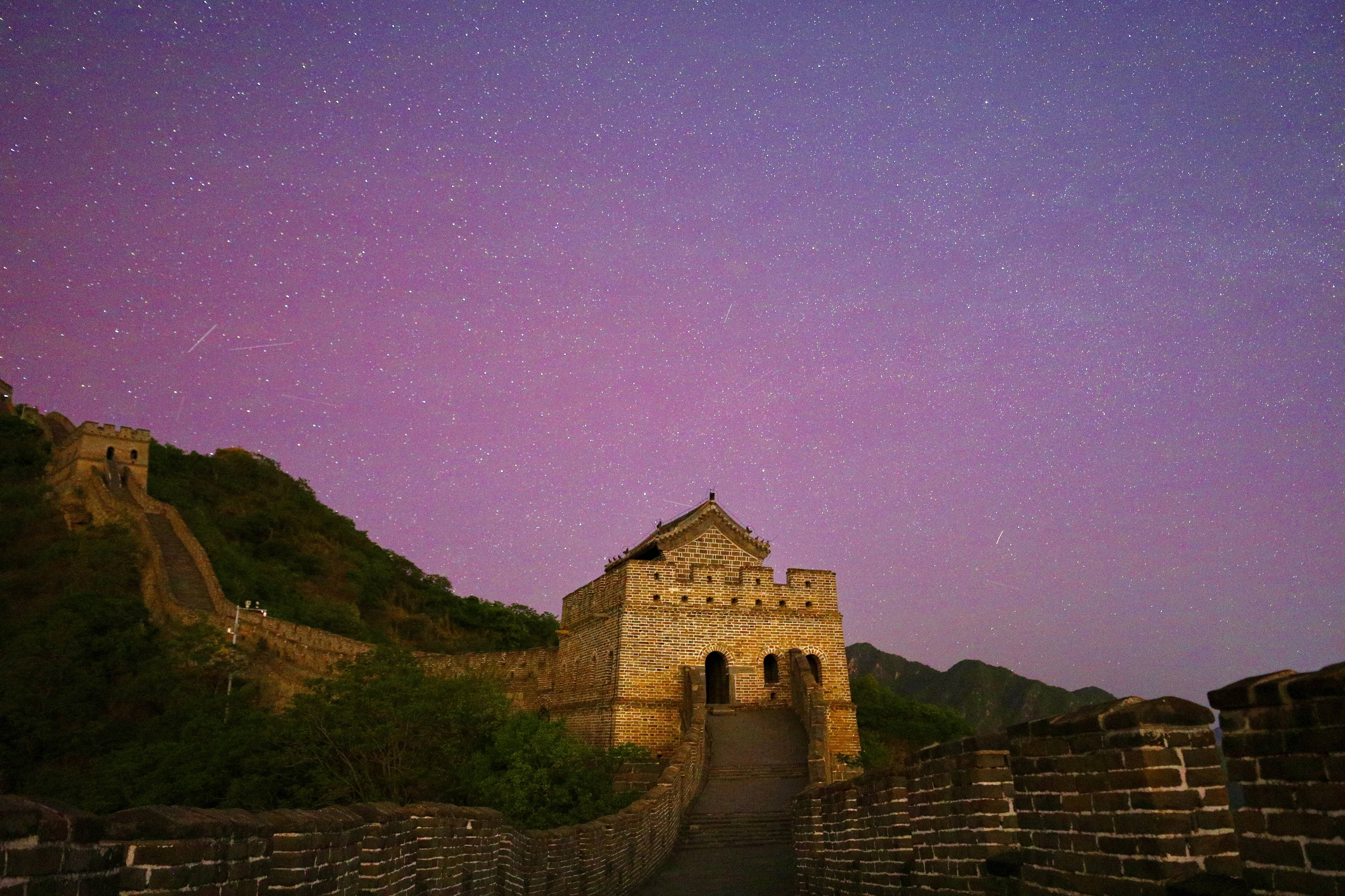北京网友在慕田峪长城上拍到红色极光【本地】日前,沈阳市政府办公厅