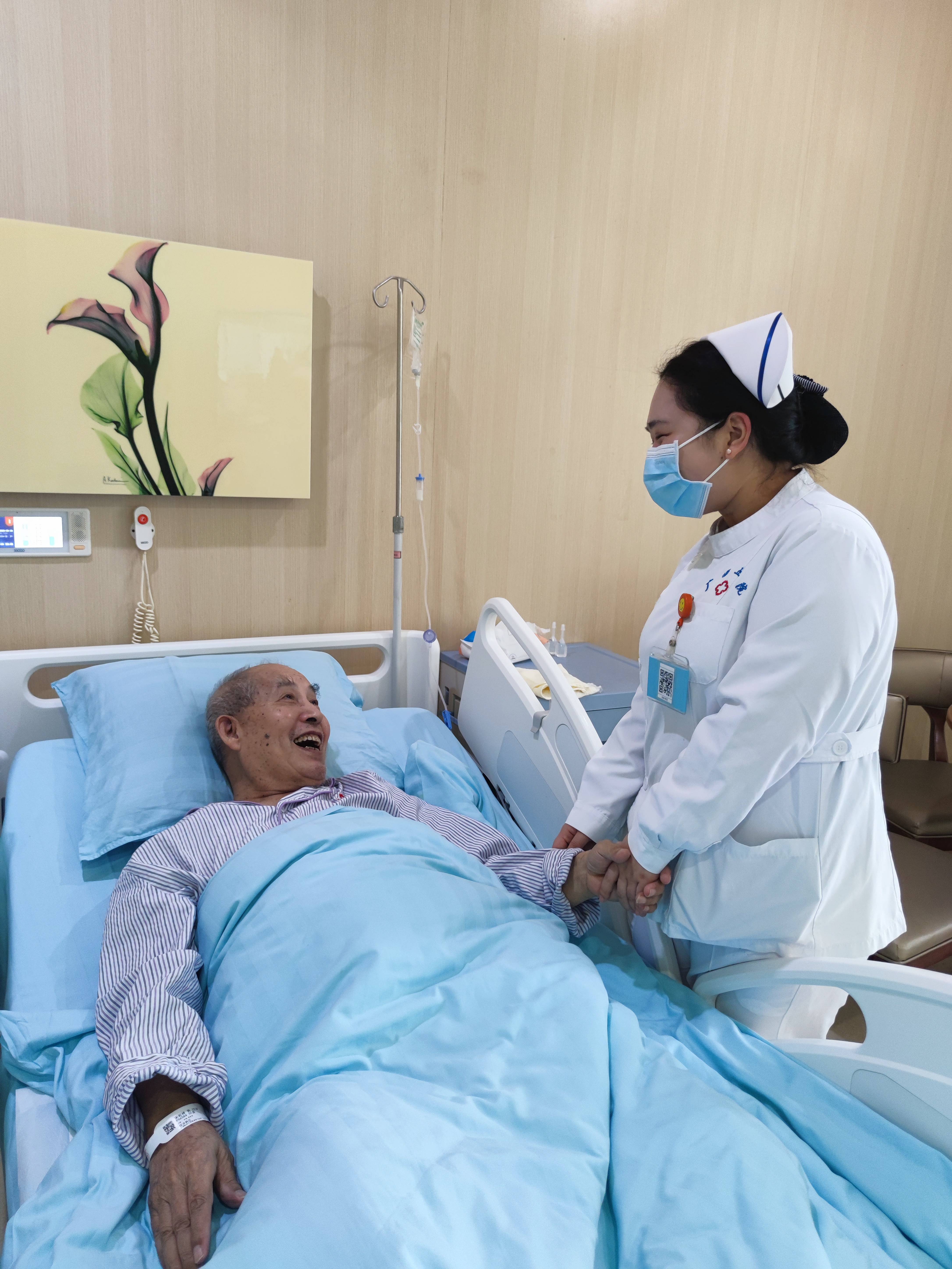 与患者沟通的方式方法之后能够上岗,一定程度上能辅助护士工作,同时