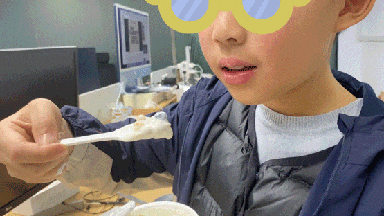 蔗糖,采用的是两种来自天然植物的甜99,学名叫做甜菊糖昔和伊代欣糖