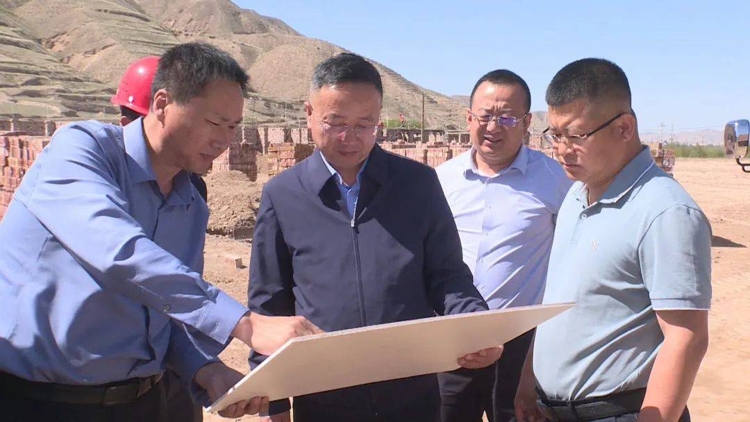 会宁县长李桐在部分乡镇调研指导重点工作