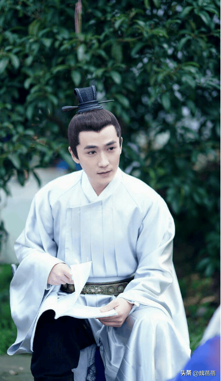 《御姐归来》,听听这剧名儿,就挺狗血的,无聊安以轩和朱一龙,这俩人我