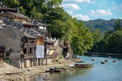 "一脚踏三省"的花垣:在曾经的"锰三角" 寻找沈从文笔下的"边城"