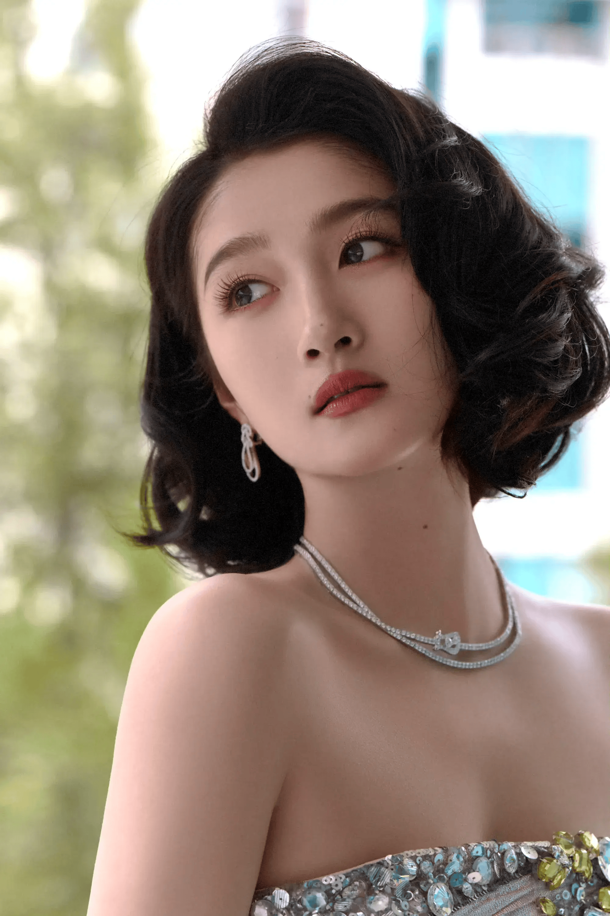 关晓彤戛纳国际电影节造型:浪漫绝美
