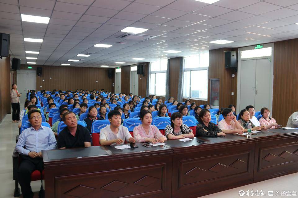 郓城县第一初级中学第二届校园十佳歌手大赛开赛
