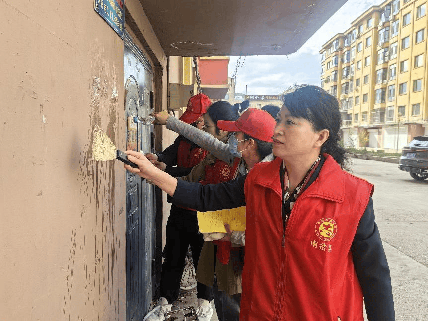 【文明实践伊直有我】南岔县新时代文明实践中心开展"净城靓城"环境