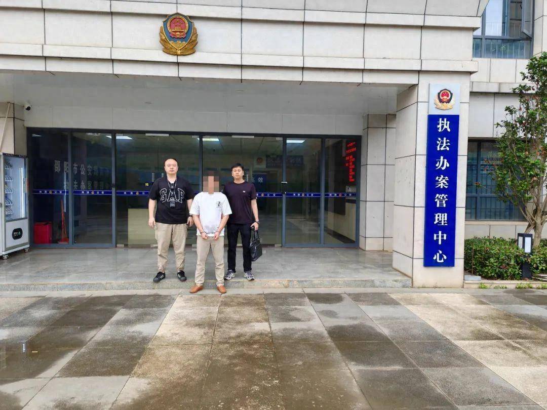 4月24日,吴女士到明溪县公安局报案称:其于今年3月份在家中通过短视频