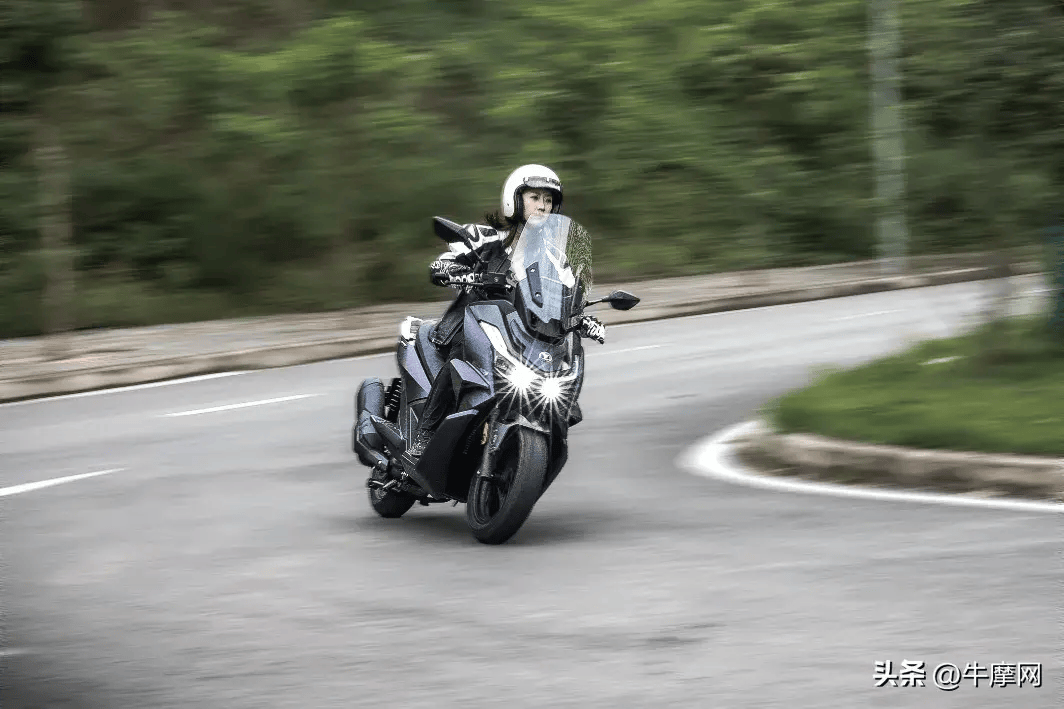 享受都市驾驶乐趣——无极sr250gt pro版测评_搜狐汽车_搜狐网