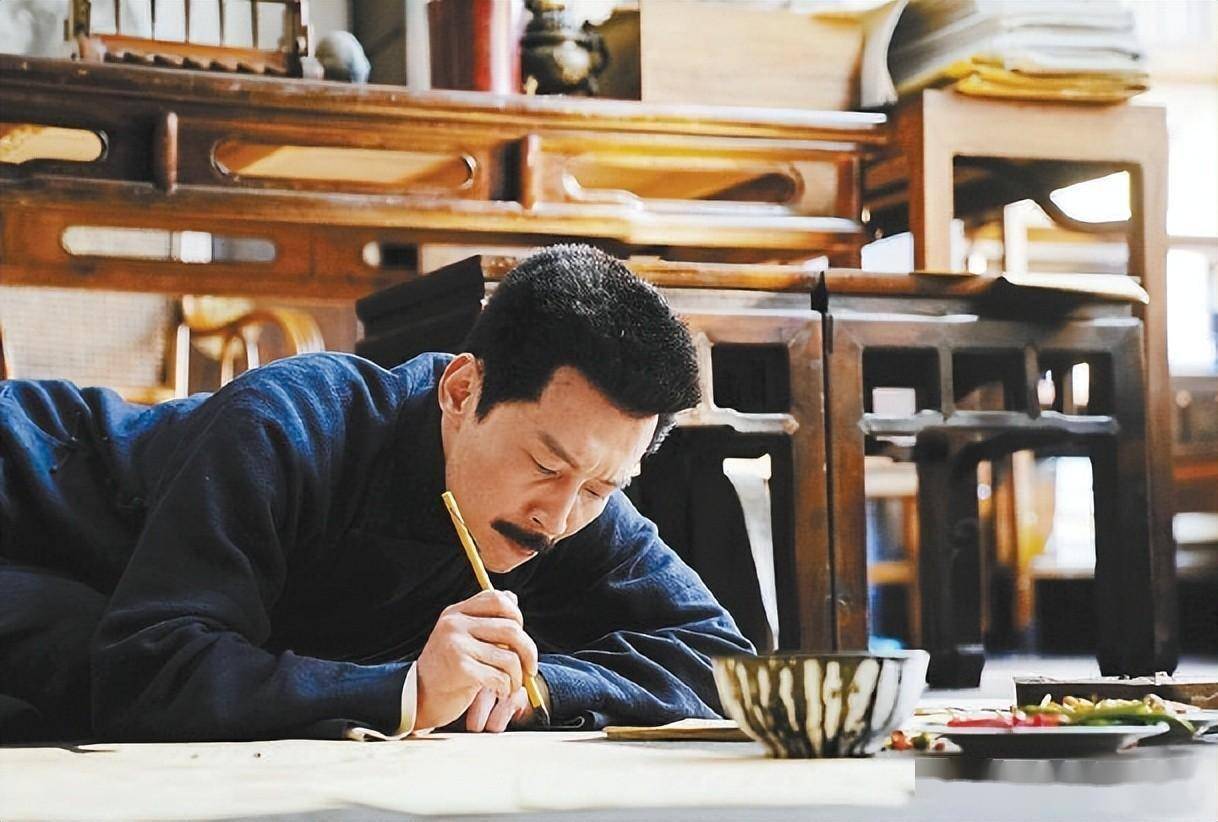 而他和《觉醒年代》可谓是相互成就,演完鲁迅这个角色基本宣告了演员