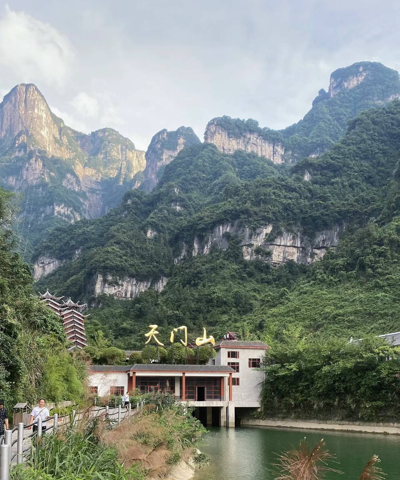 开远至张家界旅游报团价格,团费多少 ,本地人亲身分享避雷指南,原来