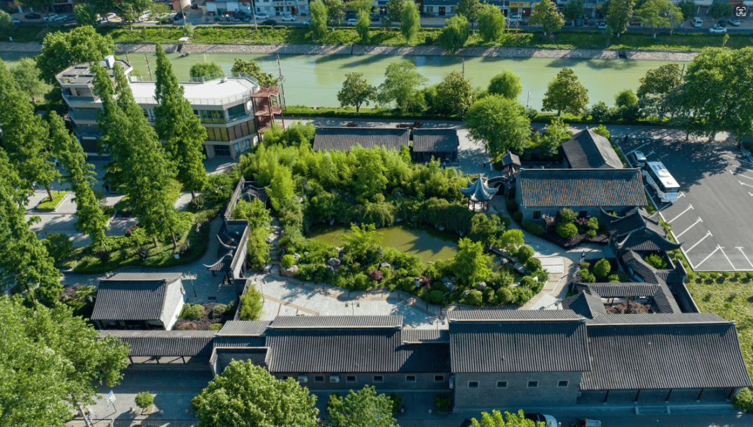 第一站:吴印咸故居中国酒都,水润之城"的独特魅力.