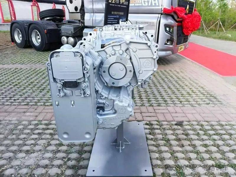 销量持续领先 来看顶配版的重汽汕德卡g7h 590lng牵引车