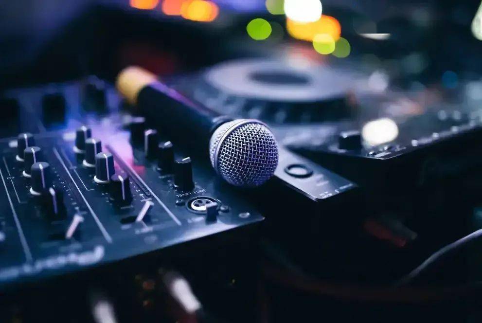 越来越被夜店同化的"party k"