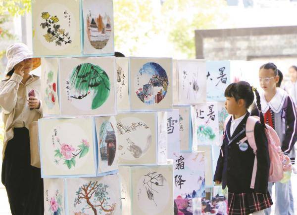 一场主题为"惠·时节"的二十四节气书画作品展在鄞州区惠风书院拉开