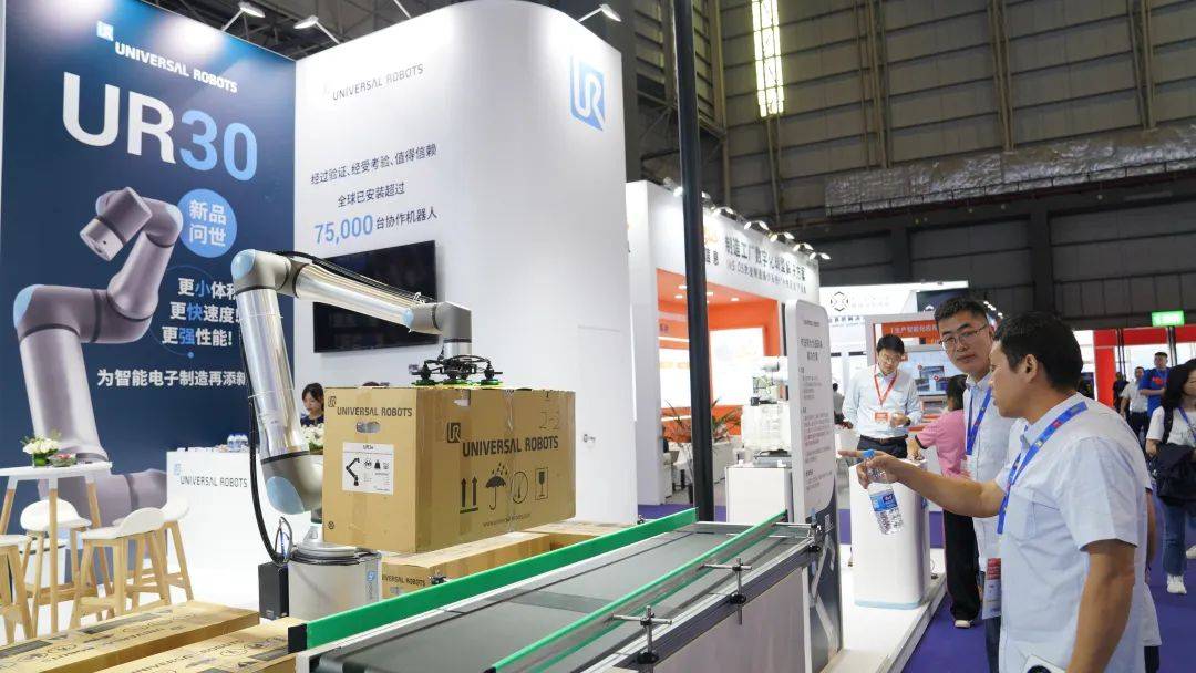 而作为工业机器人技术先驱之一优傲机器人,本届展会则携多种符合大