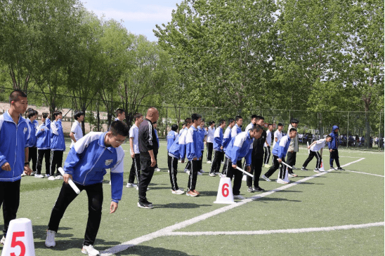 【校园动态】挥洒激情 挑战自我——通辽七中举行首届师生户外远足行
