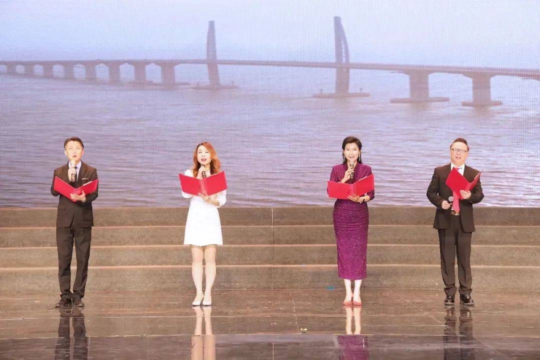 作者:吴宝泉朗诵者:张晋青,任向军,陈鸿祺,江韫琳,刘鹏,郑萍合唱