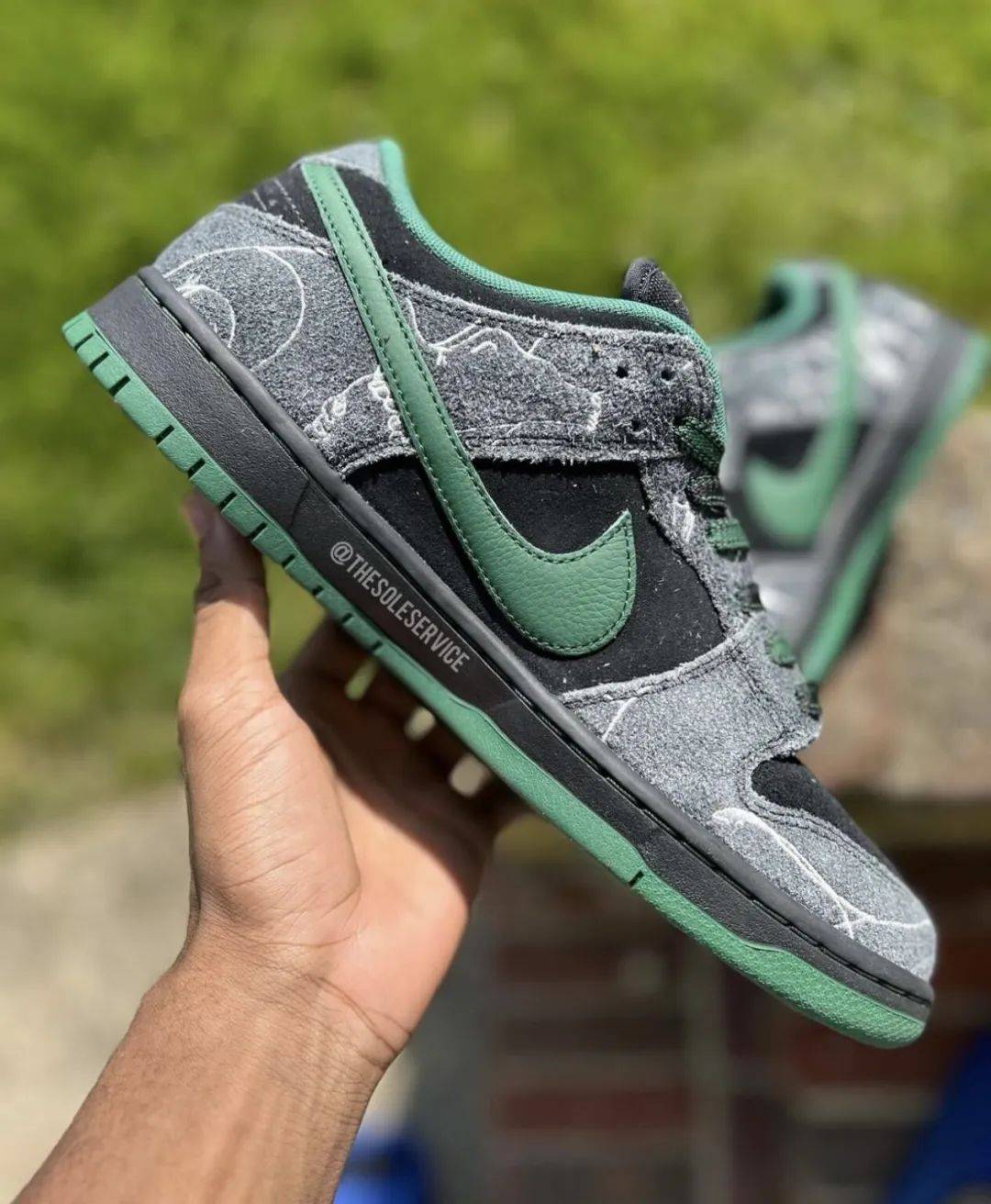 又一双「联名 dunk sb」亮相!这涂鸦太狂了!