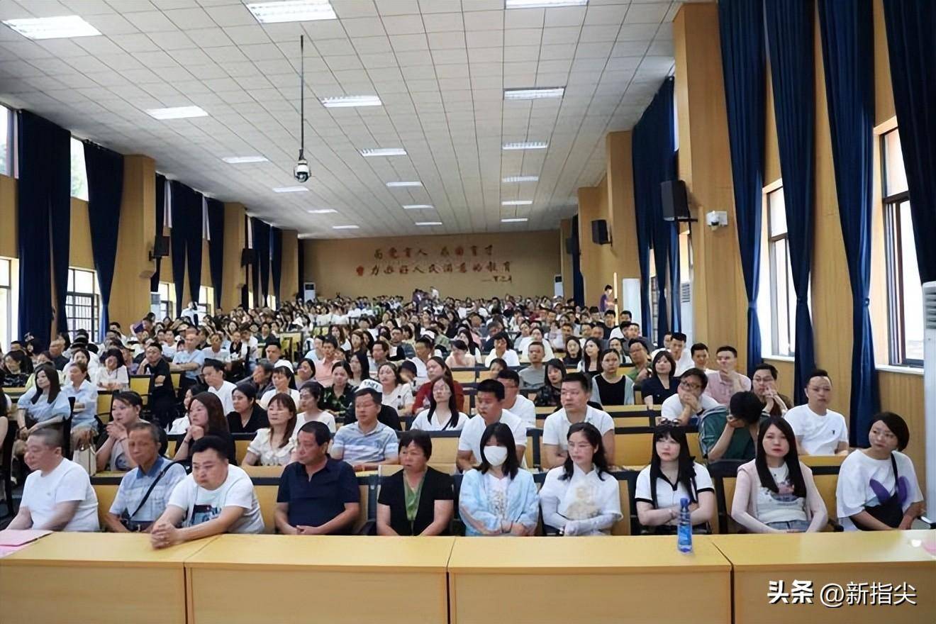 常德淮阳实验学校开展"向阳花"行动家庭教育公益讲座