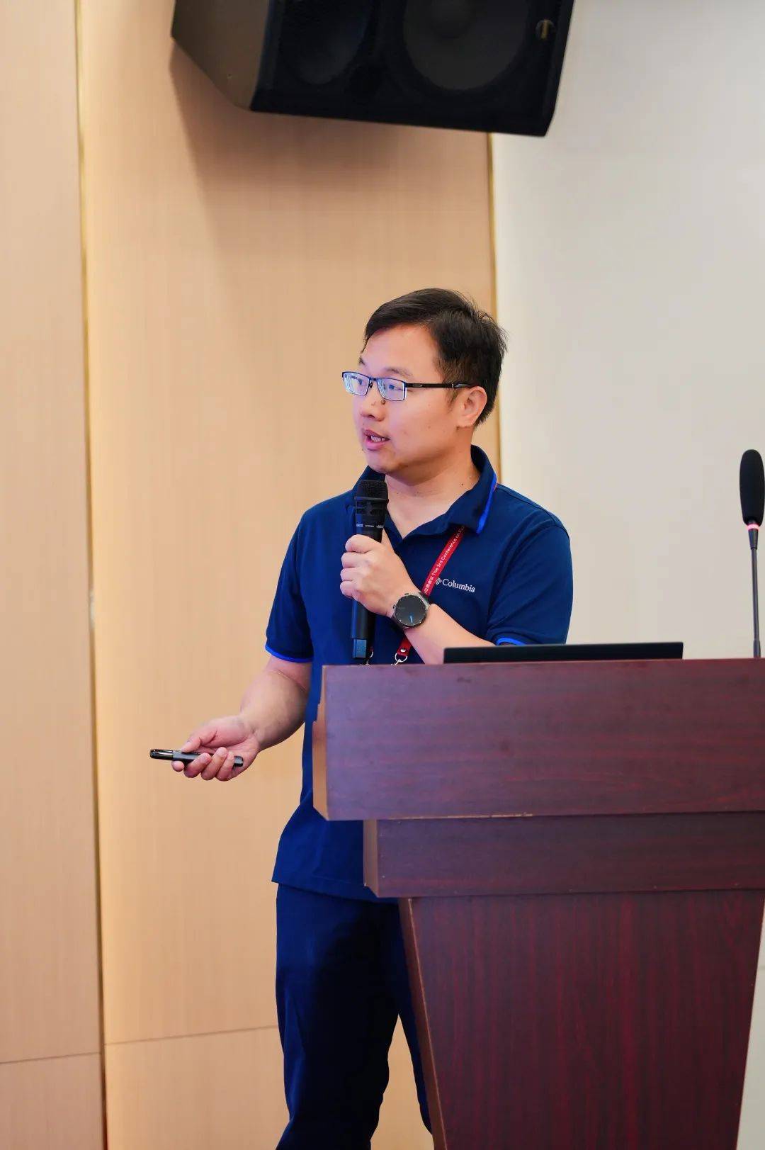 游科友教授刘腾飞教授杨博教授吴爱国教授本届会议论文以分组报告和