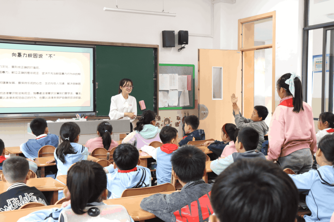 近日,淮阴师范学院"青鸾"理论宣讲团携手校法学院小满"未"满未成年人