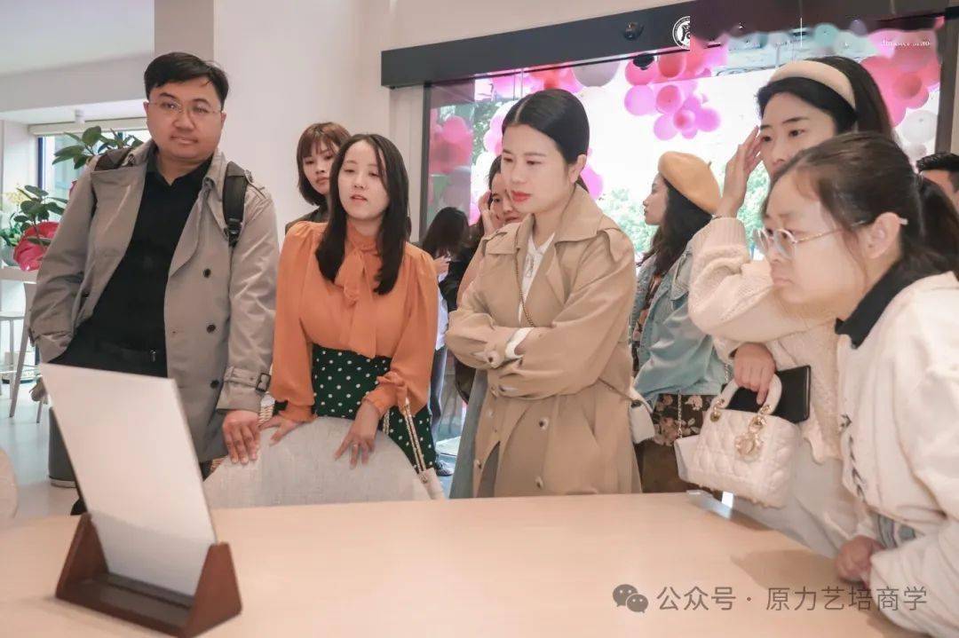 自己的五个校区也在使用,效果显著,在五年内实现了0离职率的优异成绩