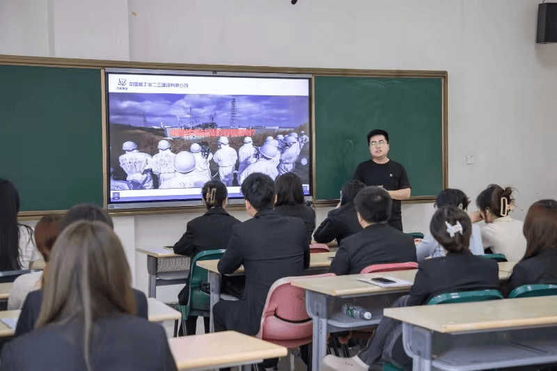 赣南日报:管家婆一肖一码精准资料-城市：社区干部化身“城市医生”为城市做“体检”