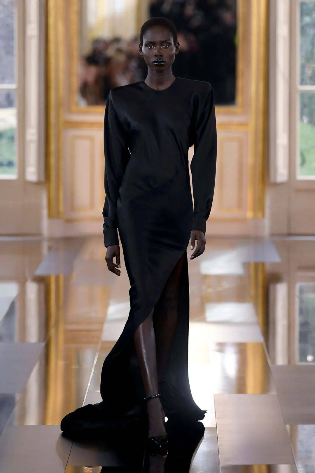 "黑色视角" valentino 2024 秋冬成衣系列_春夏_高定_share