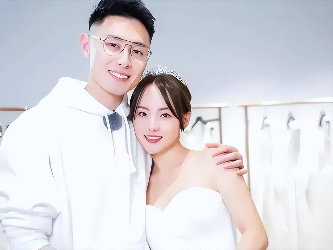 张嘉倪买超离婚没?买超被目击与网红约会,女方长相甜美身材逆天