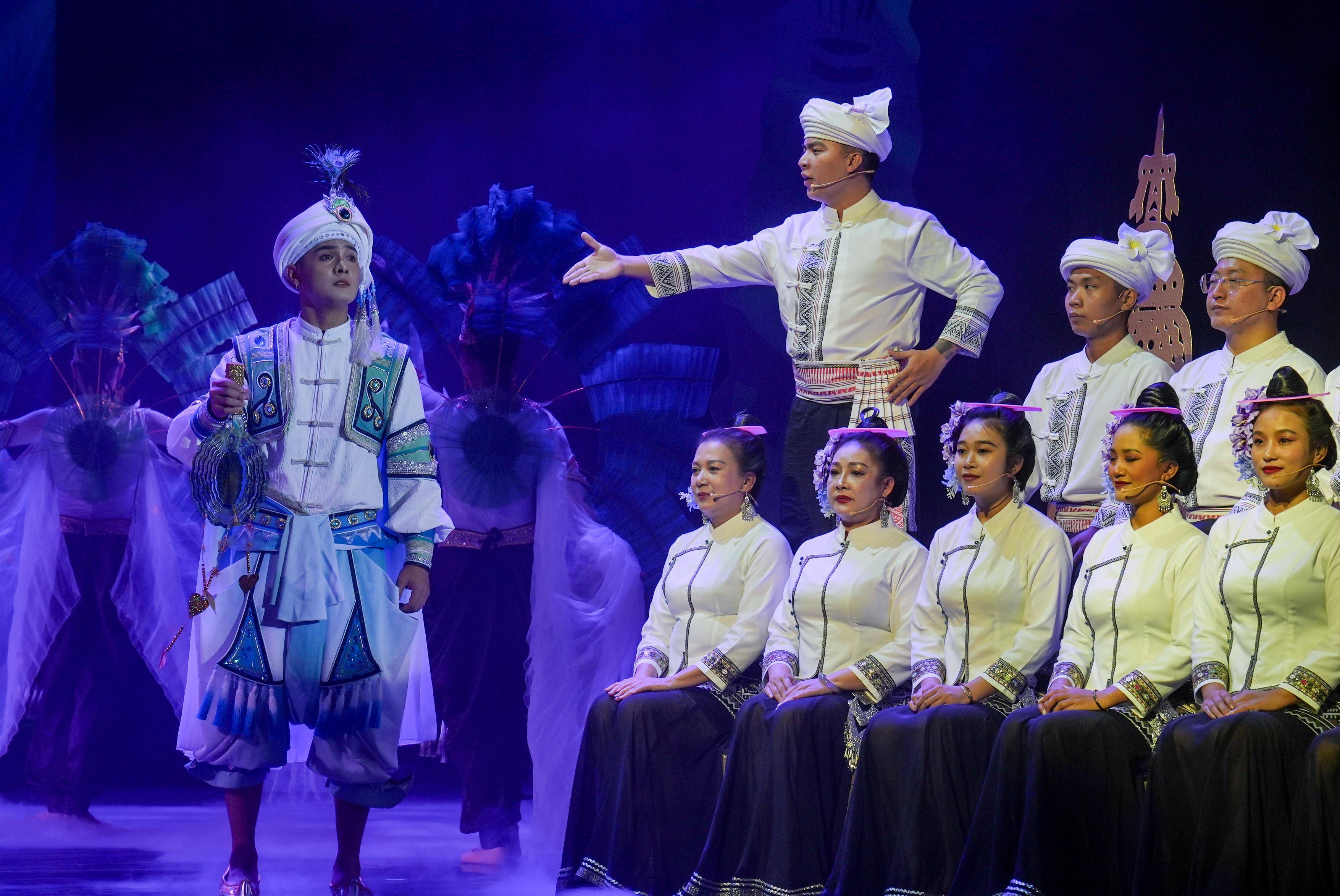 傣族章哈剧《乌莎巴罗》在昆明首演