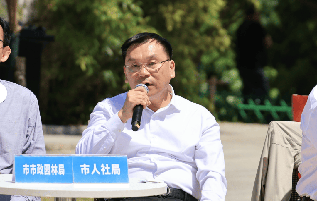 市人大常委会常务副主任