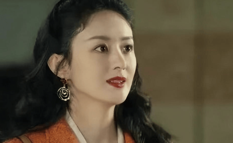 最初的满脸稚气到现在成为自己人生的大女主,赵丽颖虽然开局是地狱