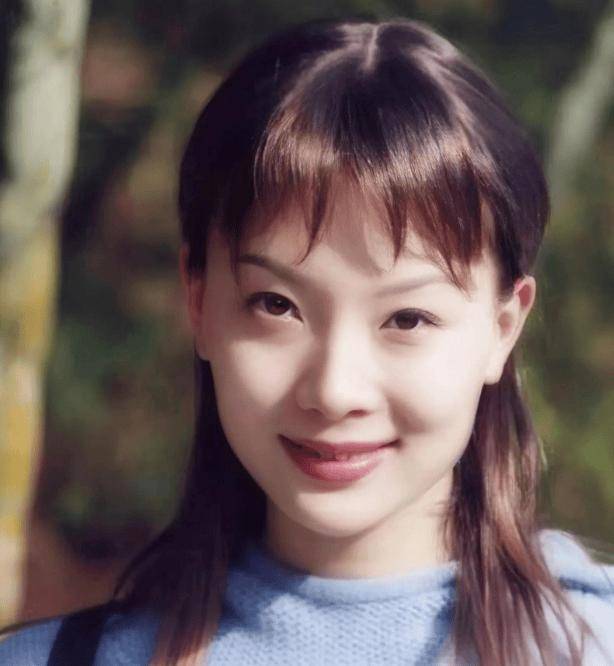 她长得漂亮,34岁下嫁二婚钢琴家,为继子终生不育,当后妈也幸福_陈数