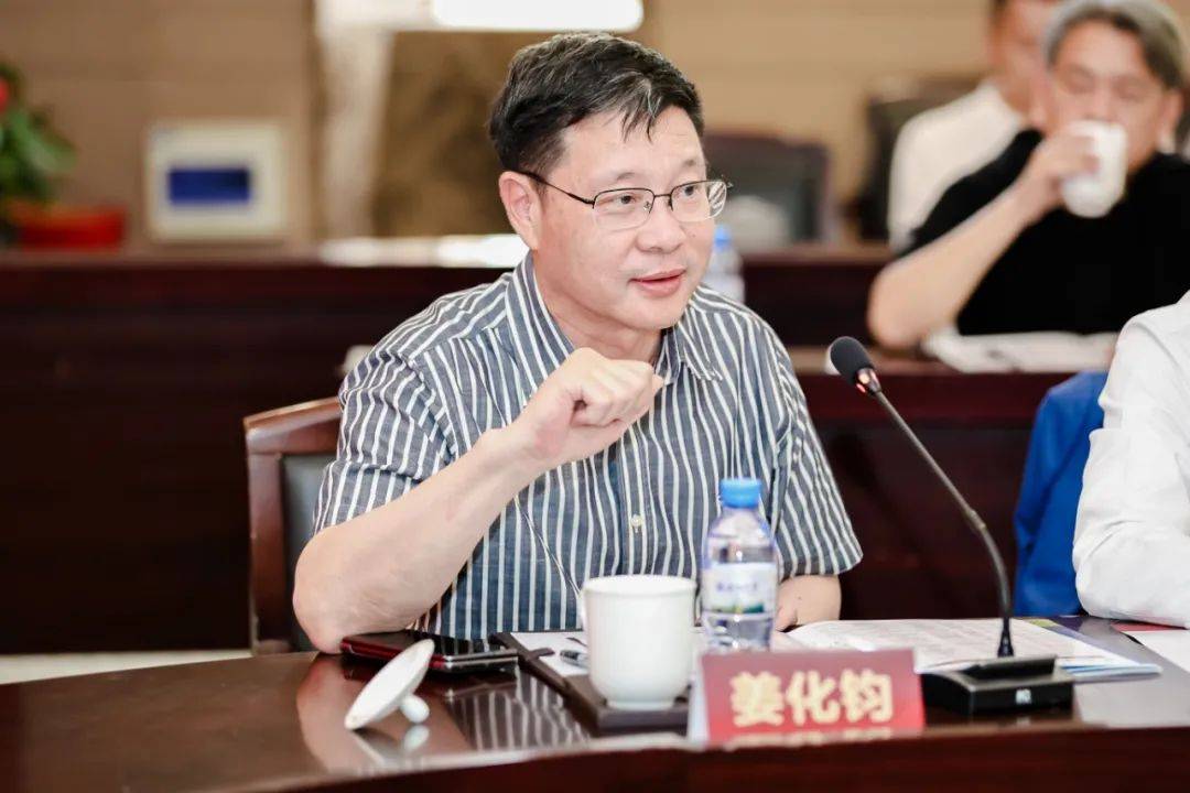 向右滑动查看更多>>交流环节,潘怀莲,吴东,章晟,蒋仕熙,徐顺聪,张安将