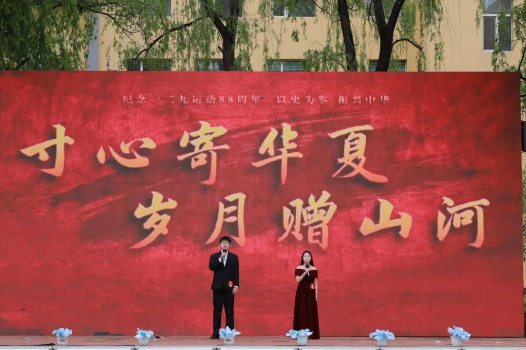 "小搭档大绽放""小物件大世界"本场比赛还邀请到了佳木斯大学大手拉小