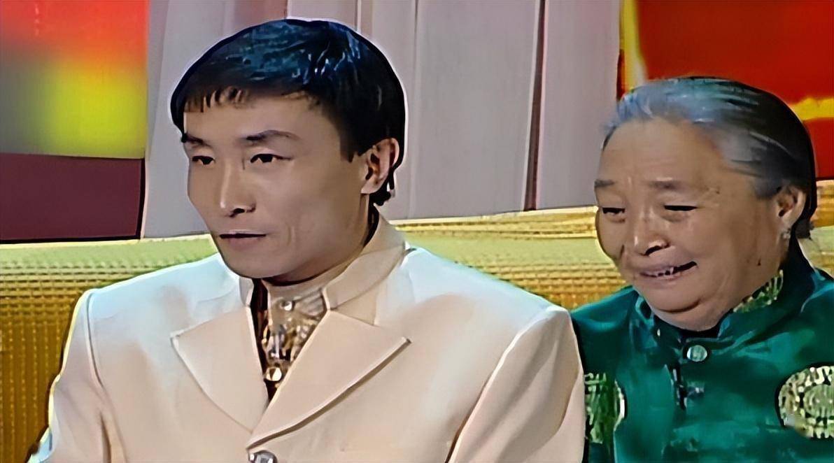 她是国家一级演员,因病去世千人含泪送别,23岁孙子更是国人骄傲_柏青