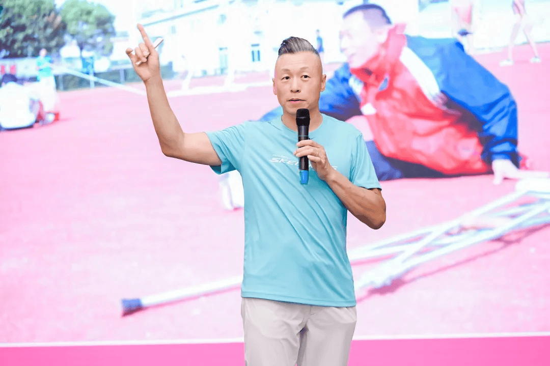 残奥冠军侯斌来校分享励志故事