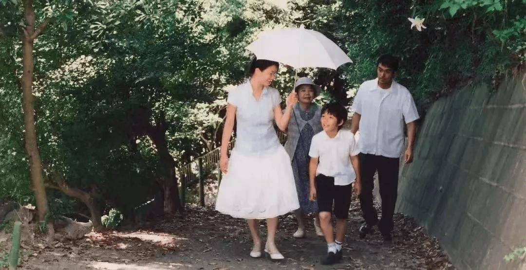 "国民才女"武亦姝清华毕业,爸爸简历被扒,网友炸了:你能看到的优秀,都