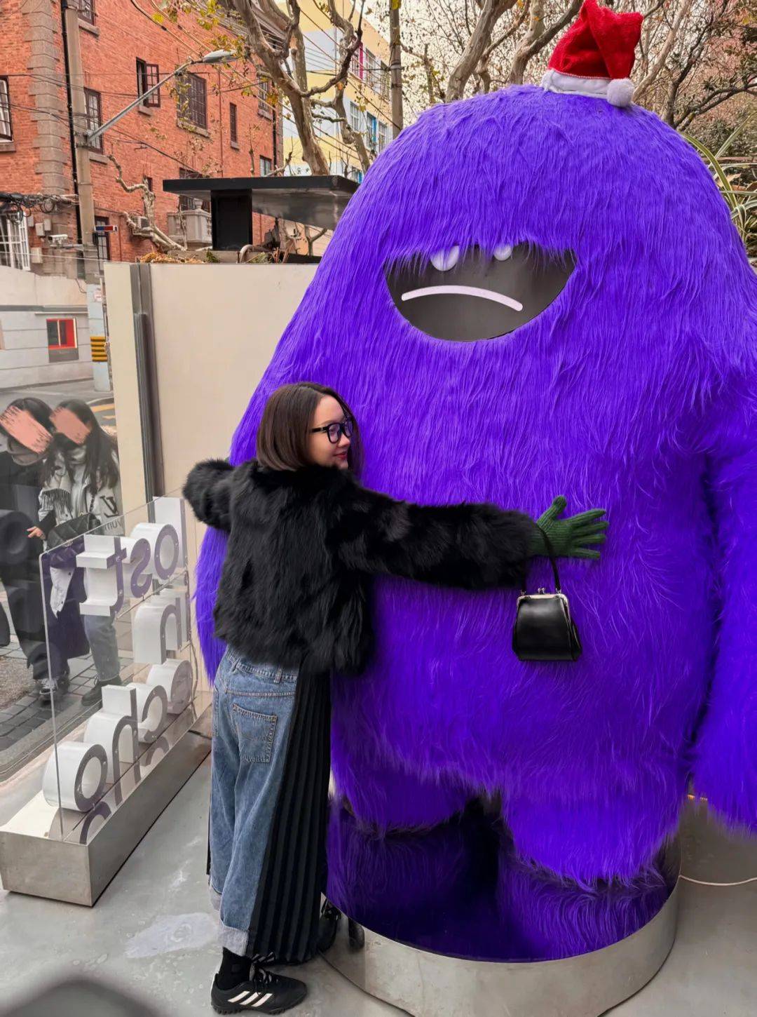 69舒适的长t再搭配一件巧克力色yeezy脚踩一双所以平常上课都是特别