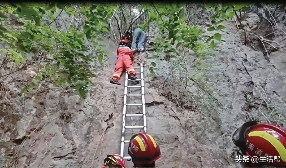 四名游客被困悬崖 济南消防救援站搭悬梯救人_人员_登山_伸缩
