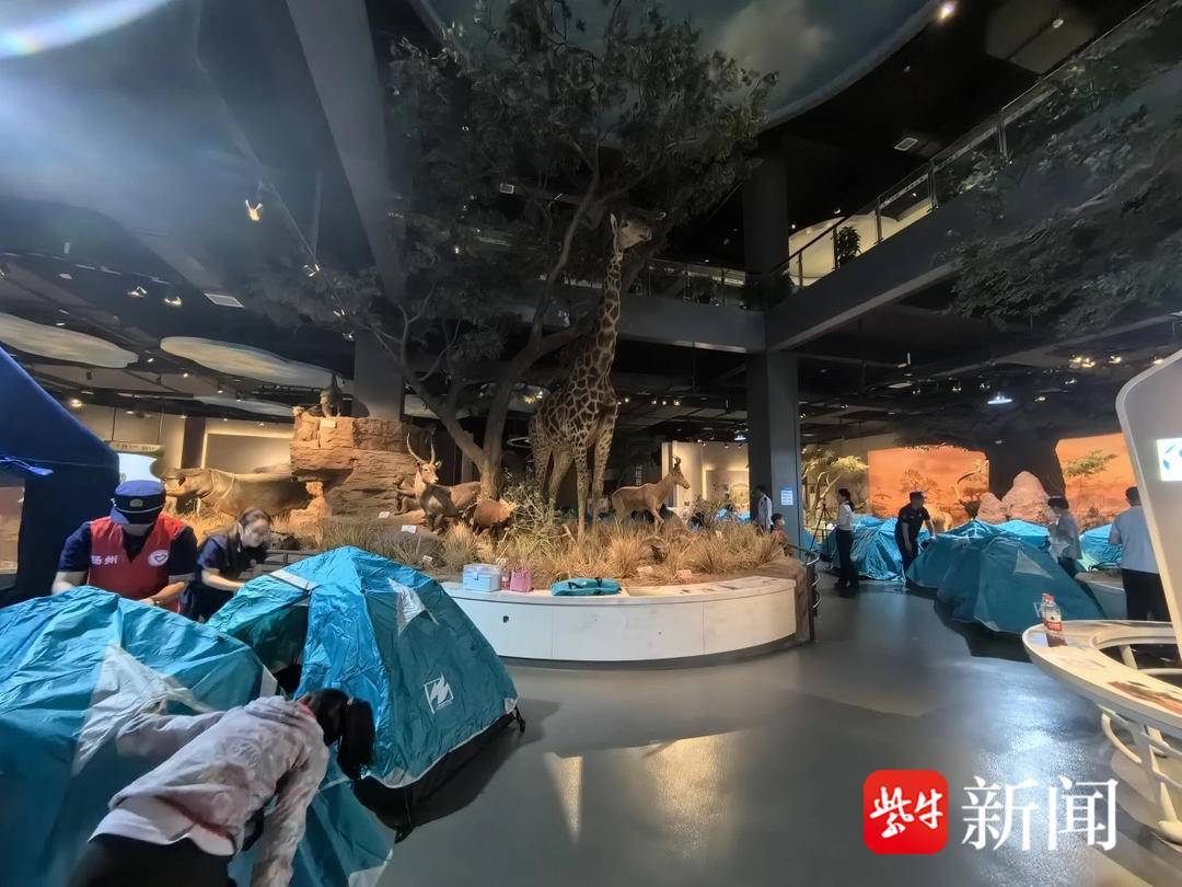 "扬州多部门联合开展青少年"安全奇妙夜"活动_科技_帐篷_故事