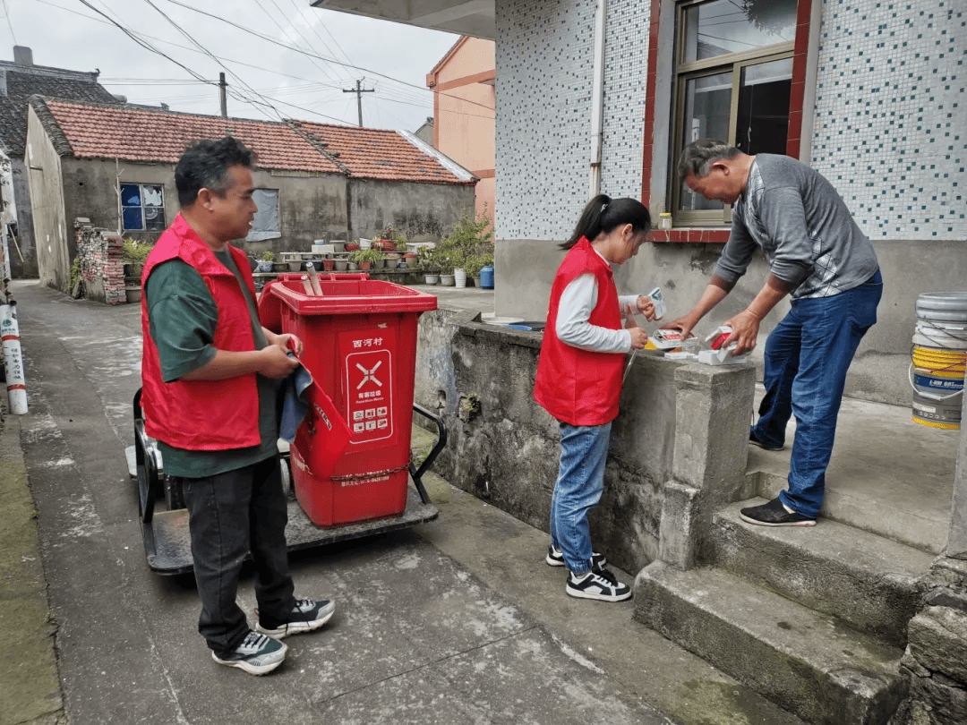 镇海区江北区各街镇有序开展有害垃圾收集日活动,前江街道星旅社区