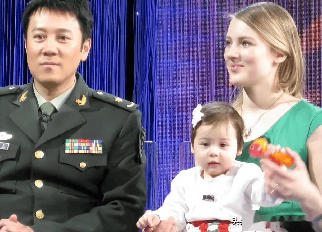 原来她才是蔡国庆背后的贵人,藏了30年的妻子,为其生俩优秀儿子_秦娟