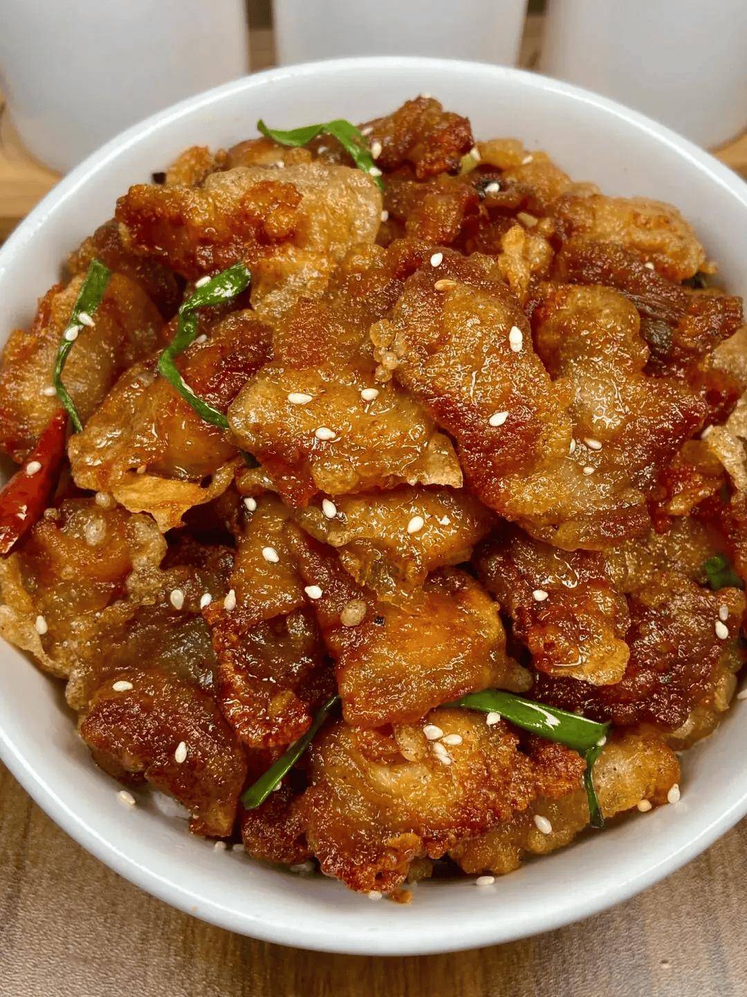 蒜瓣,花椒,干辣椒69麻辣小酥肉准备食材:鱿鱼,韭菜花69韭菜花爆炒